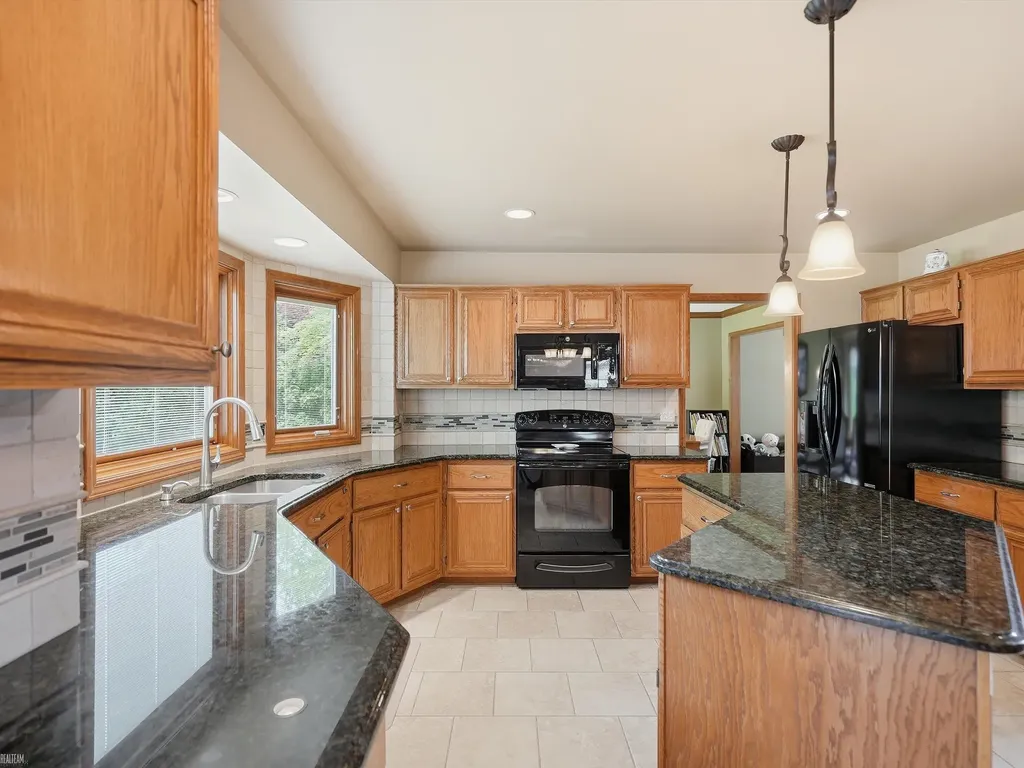 46288 Glen Pointe Drive Shelby Charter Township MI 48315