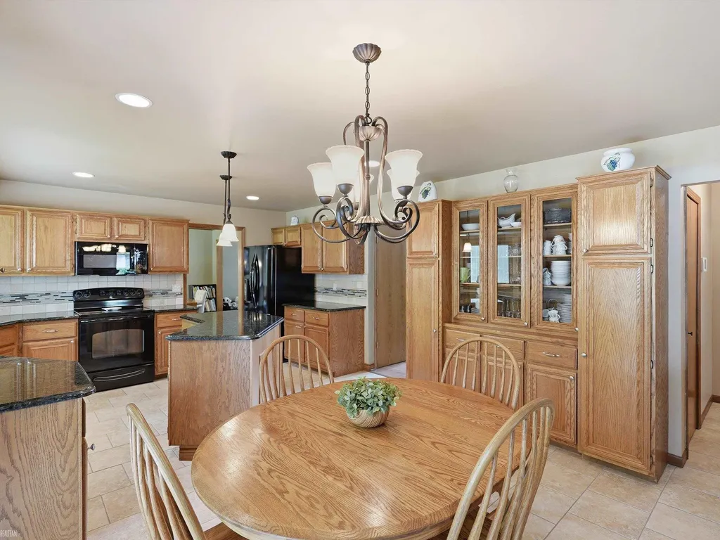 46288 Glen Pointe Drive Shelby Charter Township MI 48315