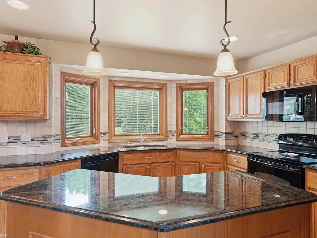 46288 Glen Pointe Drive Shelby Charter Township MI 48315