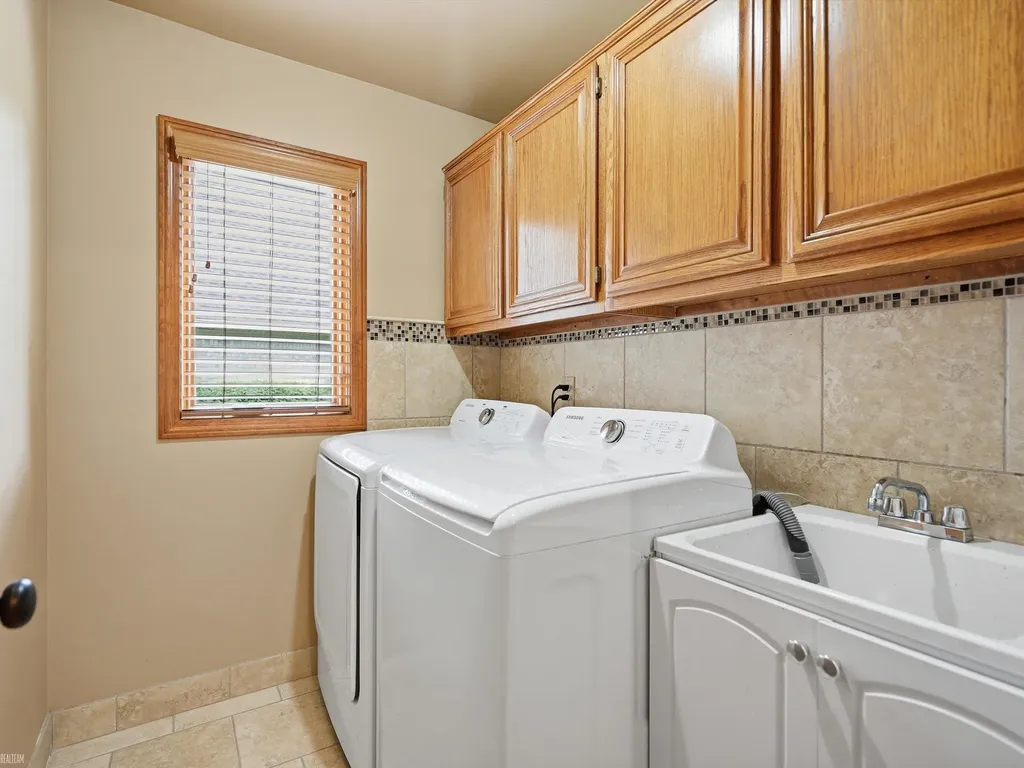 46288 Glen Pointe Drive Shelby Charter Township MI 48315