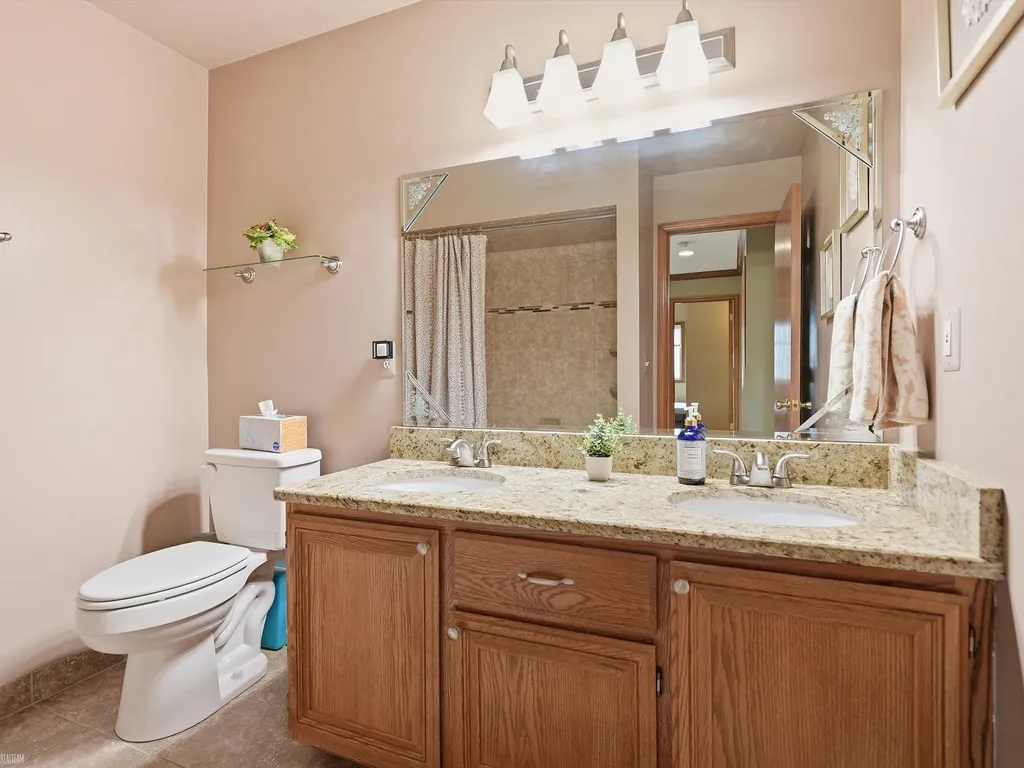 46288 Glen Pointe Drive Shelby Charter Township MI 48315
