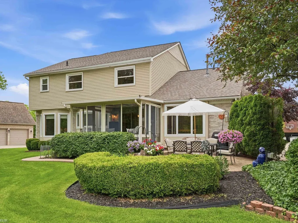 46288 Glen Pointe Drive Shelby Charter Township MI 48315