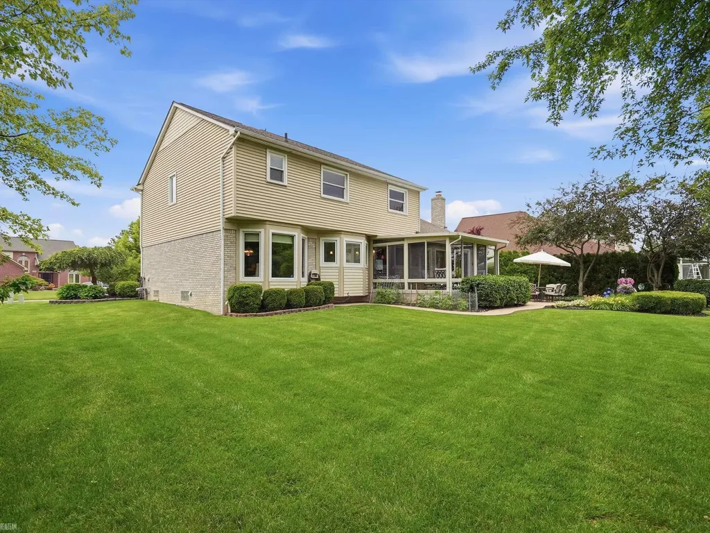 46288 Glen Pointe Drive Shelby Charter Township MI 48315