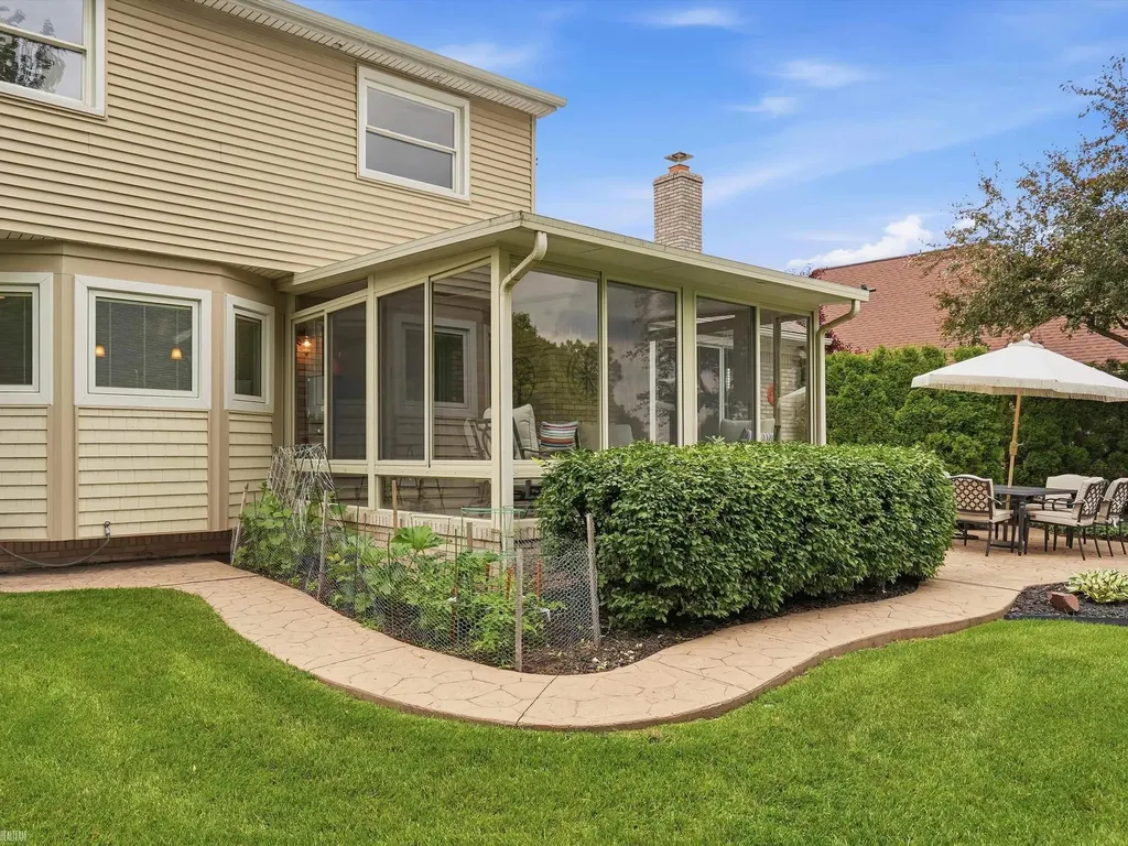 46288 Glen Pointe Drive Shelby Charter Township MI 48315