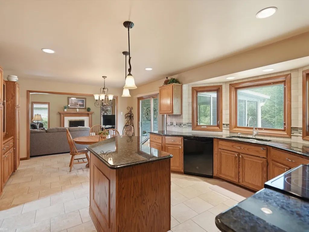 46288 Glen Pointe Drive Shelby Charter Township MI 48315