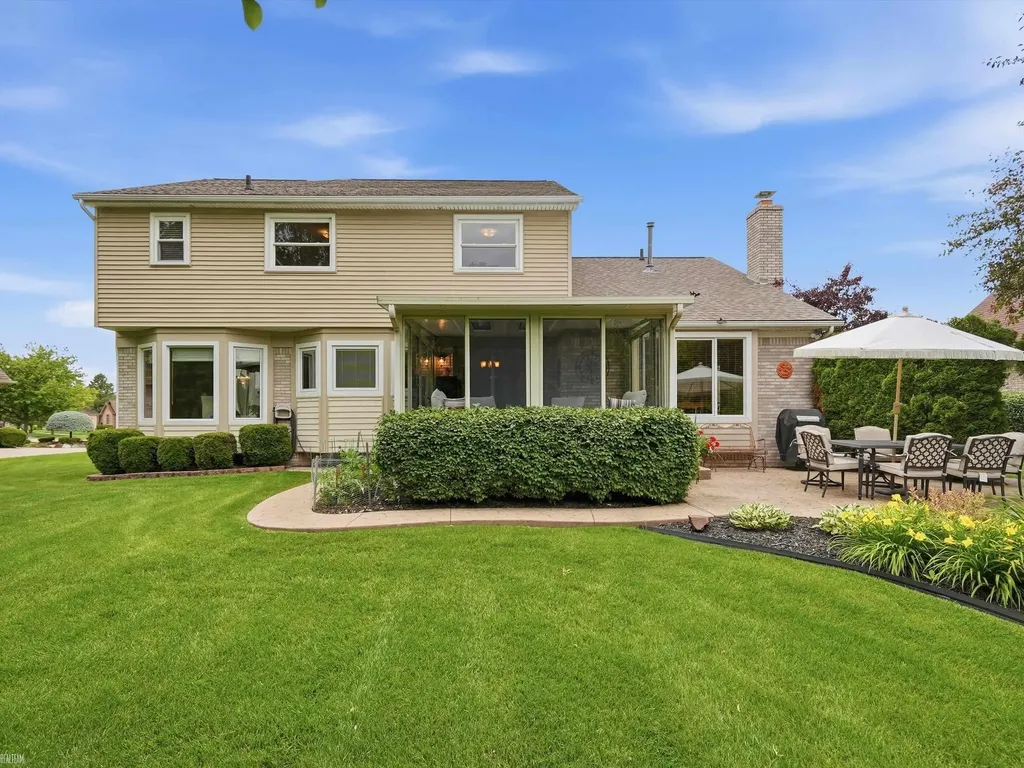 46288 Glen Pointe Drive Shelby Charter Township MI 48315