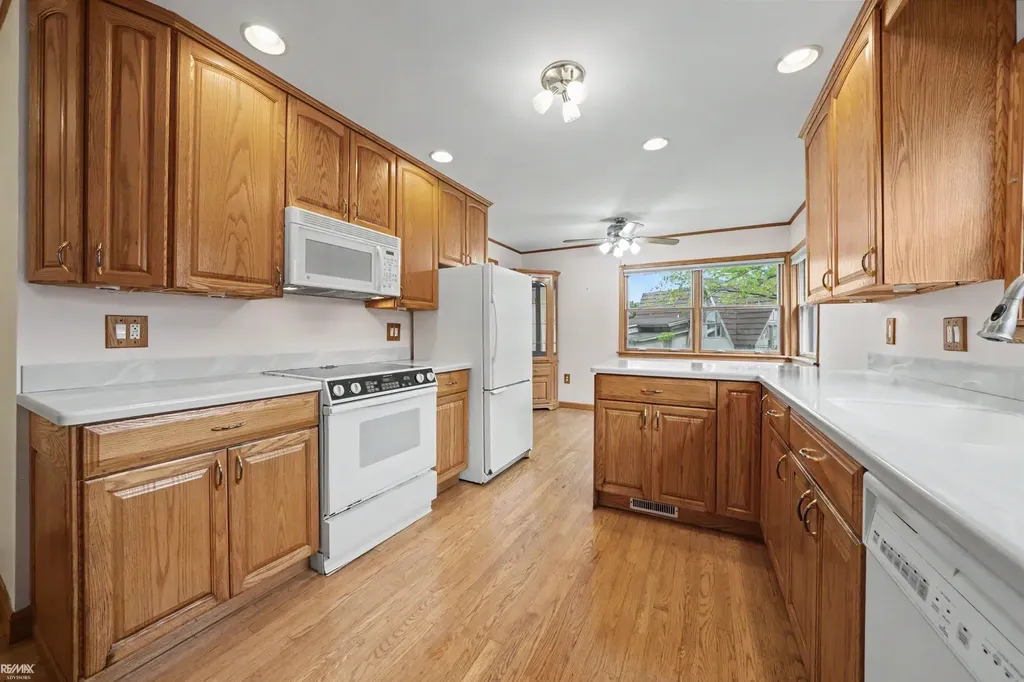28900 S River Road Harrison Charter Township MI 48045