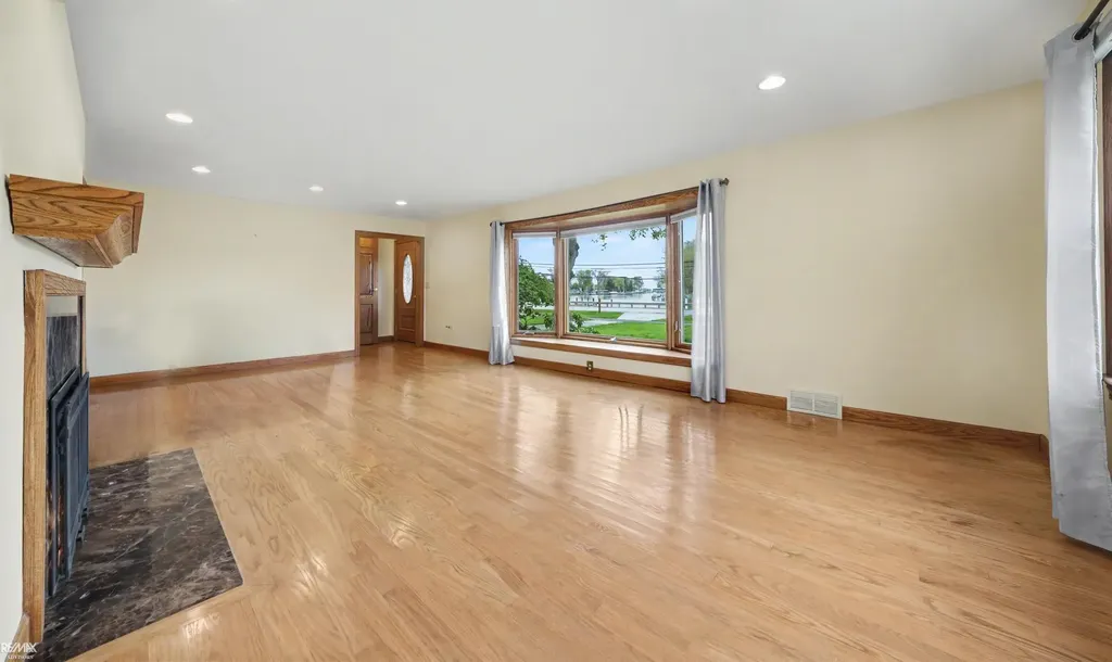 28900 S River Road Harrison Charter Township MI 48045