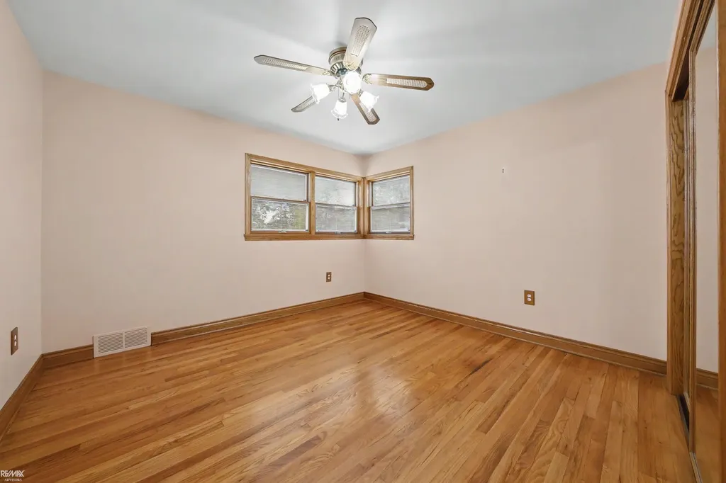28900 S River Road Harrison Charter Township MI 48045