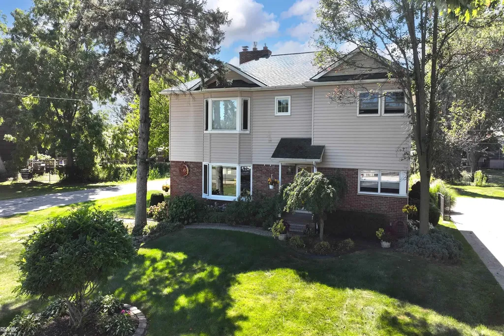 28900 S River Road Harrison Charter Township MI 48045