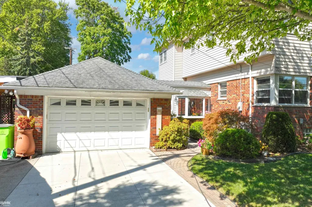 28900 S River Road Harrison Charter Township MI 48045