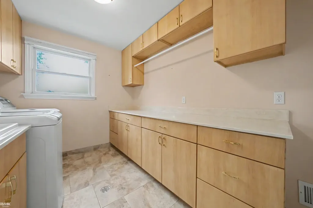 28900 S River Road Harrison Charter Township MI 48045