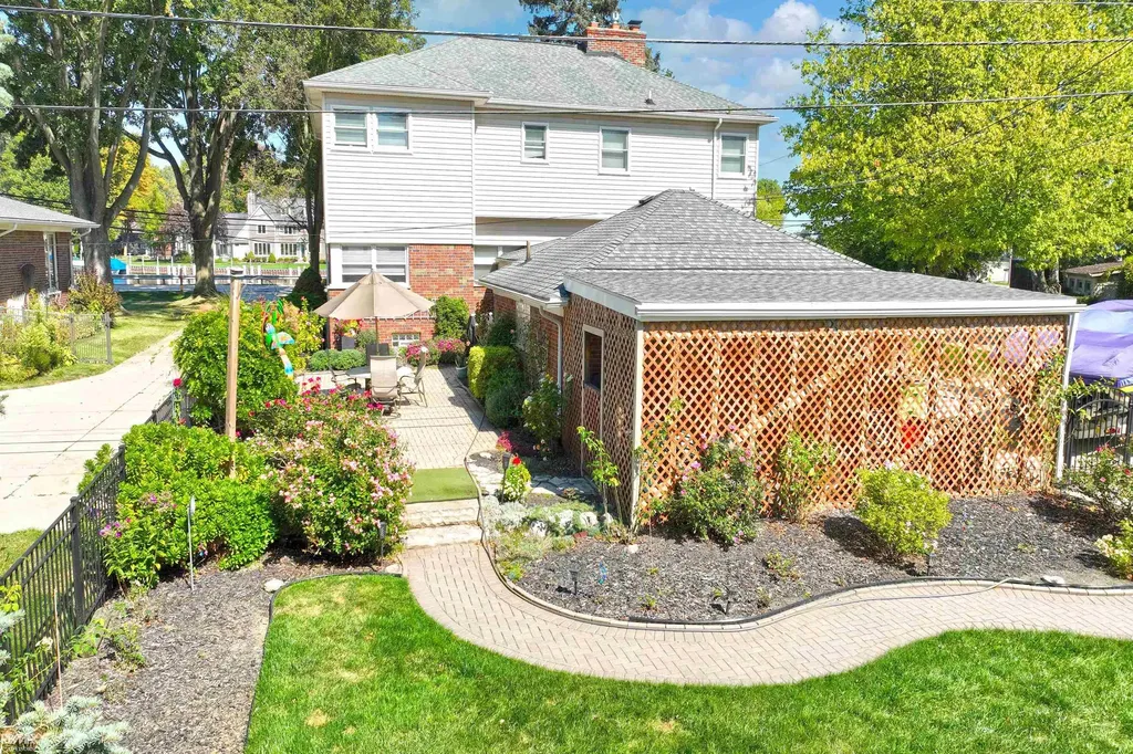 28900 S River Road Harrison Charter Township MI 48045