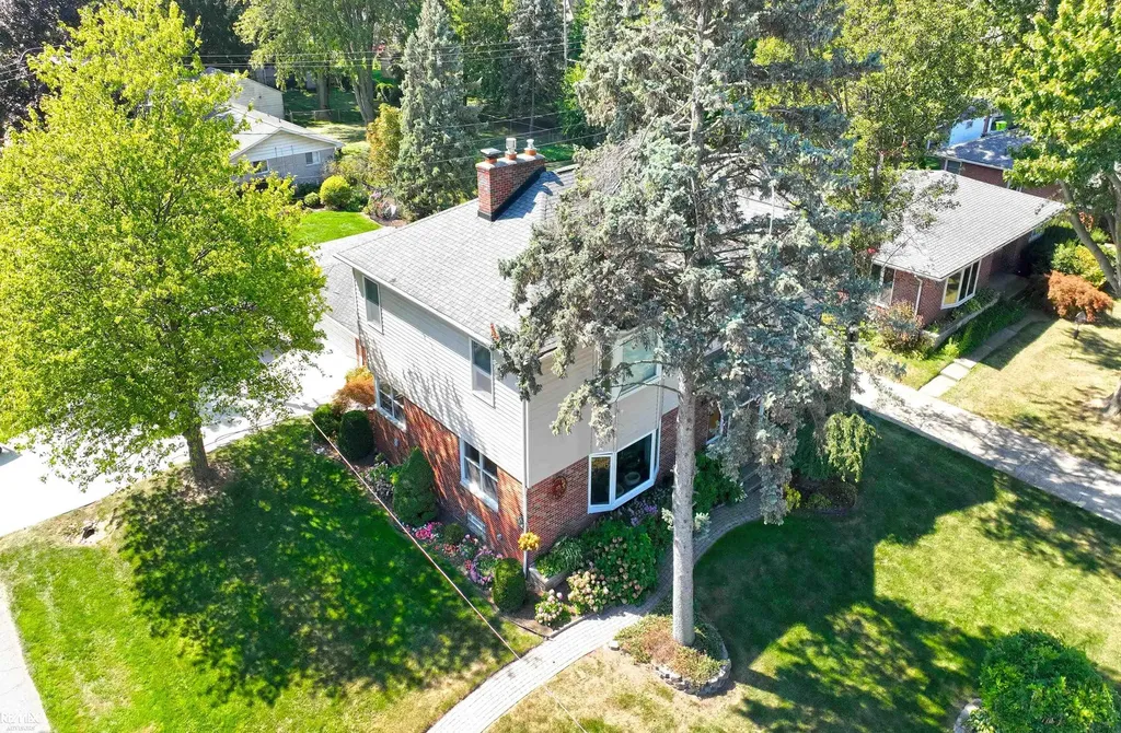 28900 S River Road Harrison Charter Township MI 48045