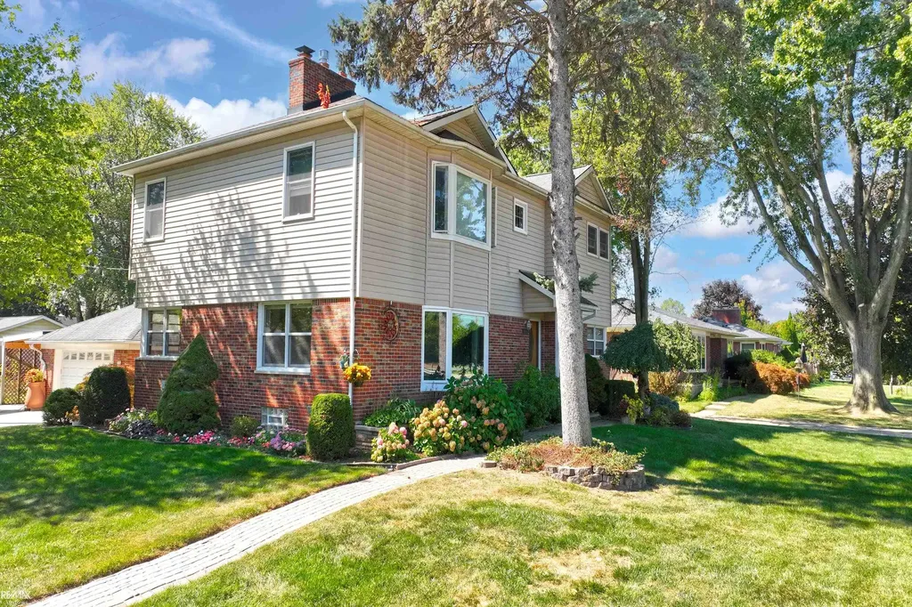28900 S River Road Harrison Charter Township MI 48045