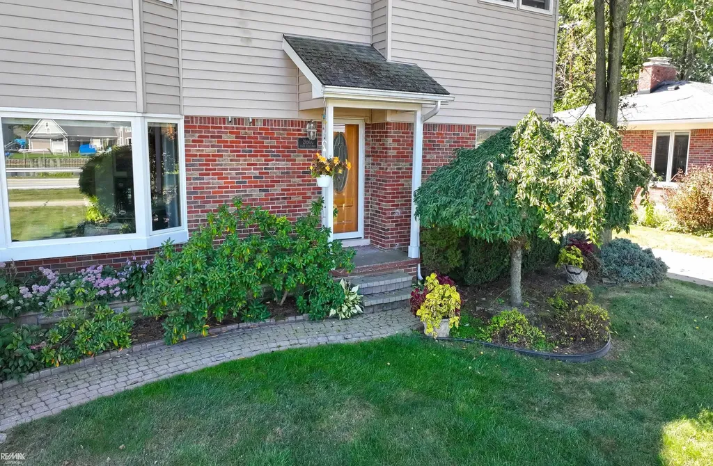 28900 S River Road Harrison Charter Township MI 48045