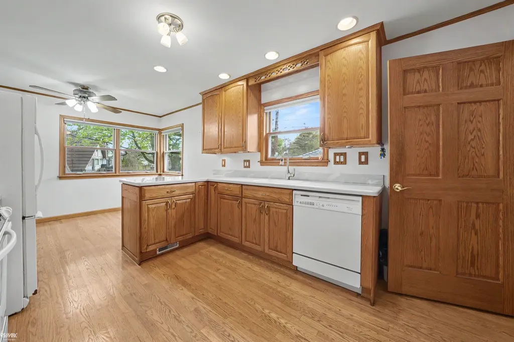 28900 S River Road Harrison Charter Township MI 48045