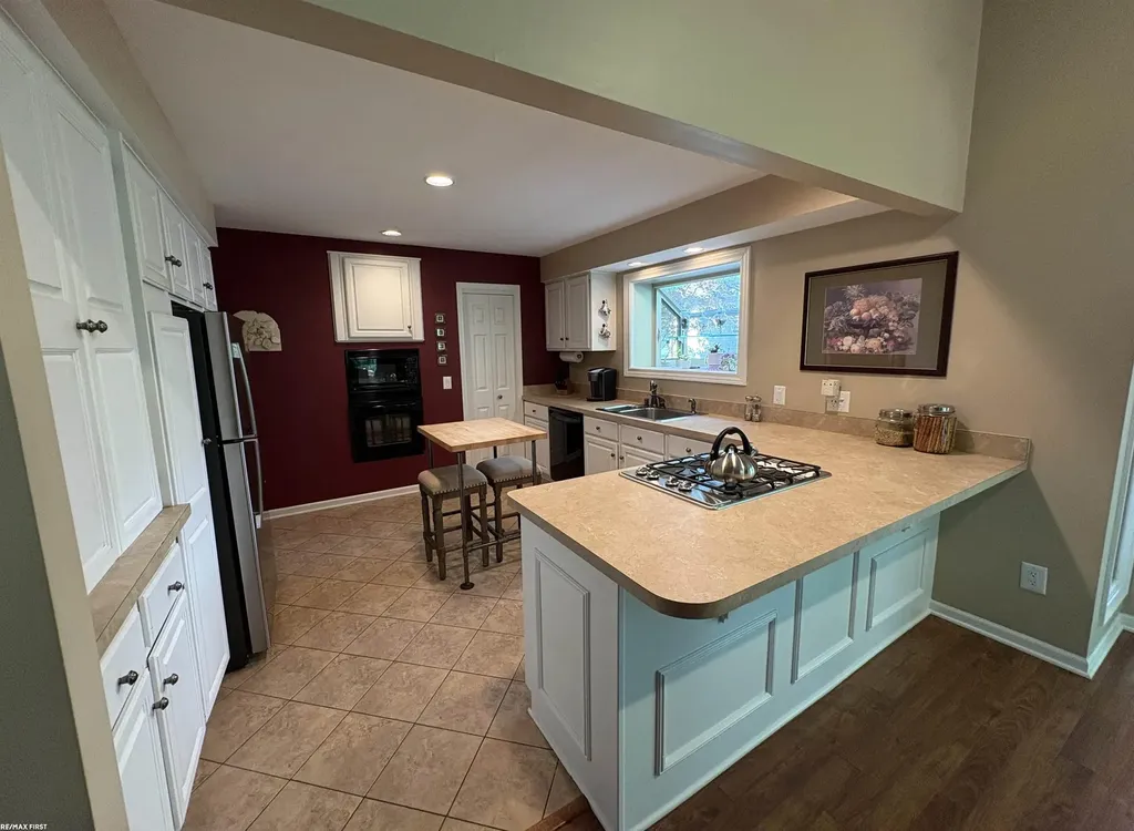 1734 Snowden Circle Rochester Hills City MI 48306