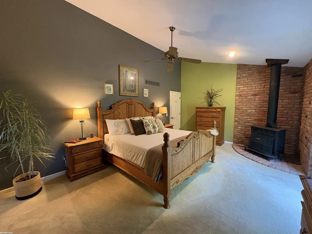 1734 Snowden Circle Rochester Hills City MI 48306