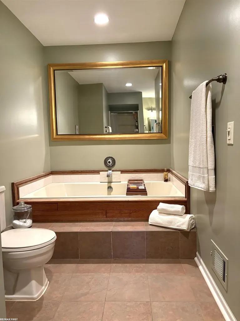 1734 Snowden Circle Rochester Hills City MI 48306