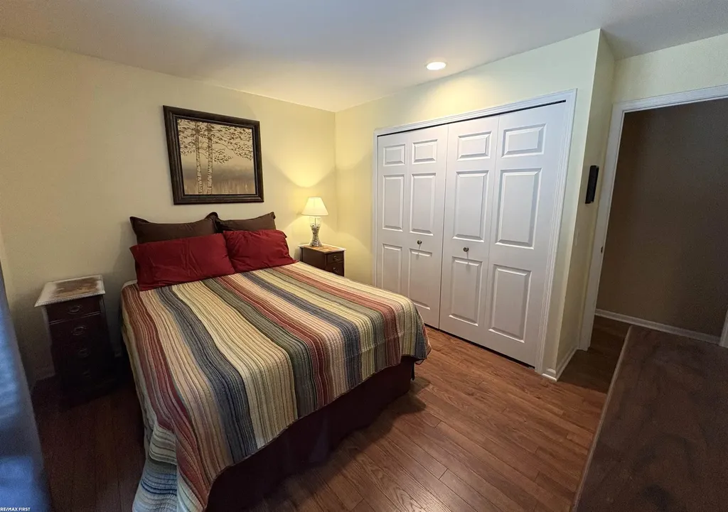 1734 Snowden Circle Rochester Hills City MI 48306
