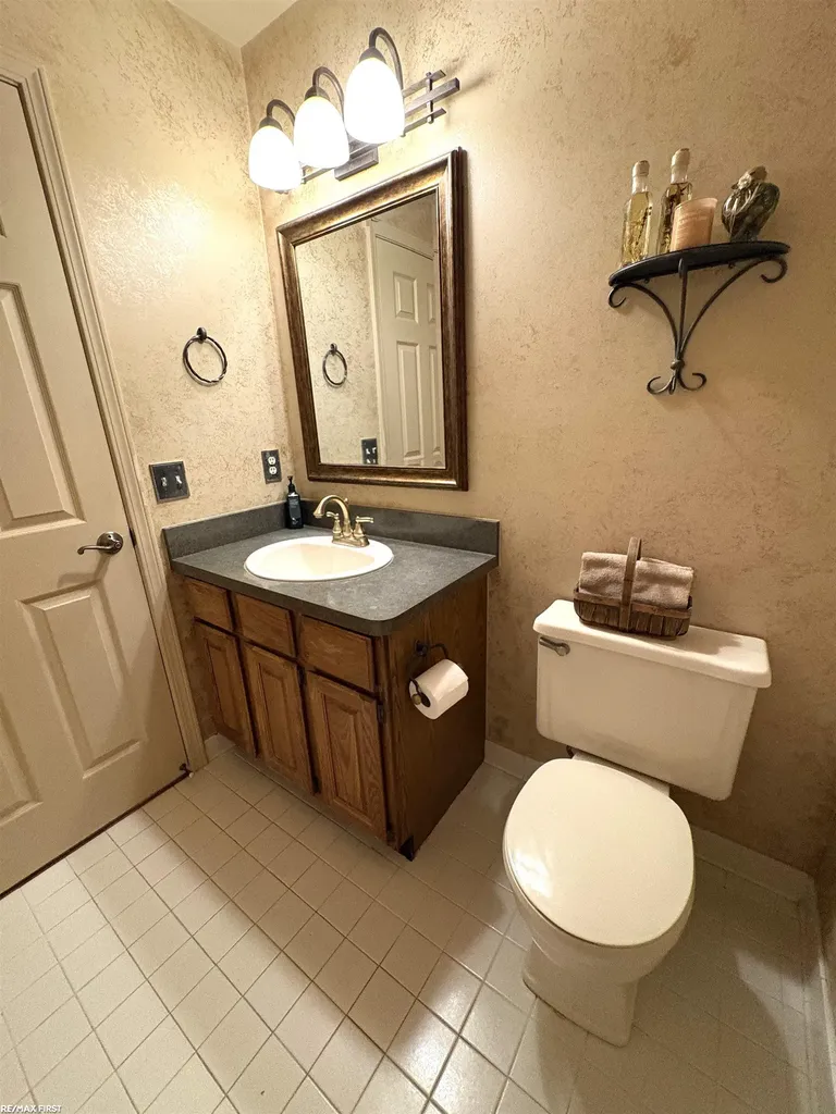 1734 Snowden Circle Rochester Hills City MI 48306
