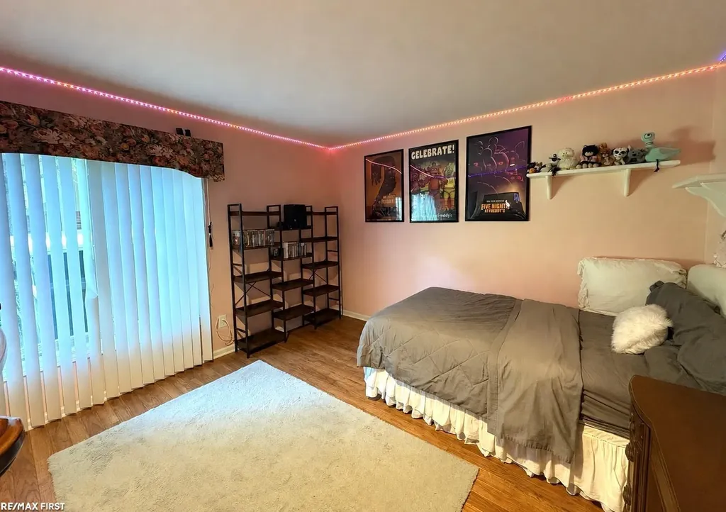 1734 Snowden Circle Rochester Hills City MI 48306