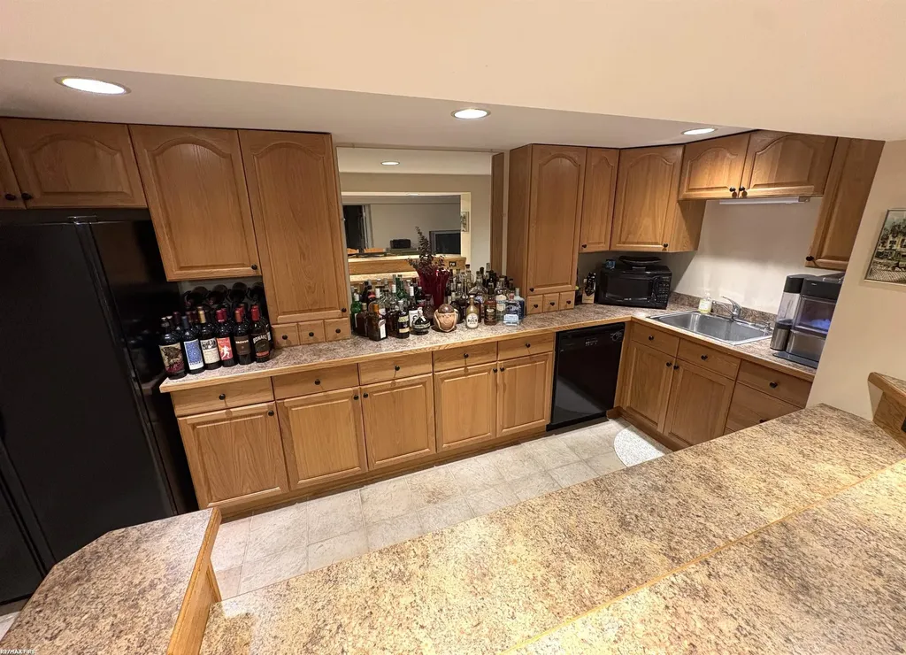 1734 Snowden Circle Rochester Hills City MI 48306