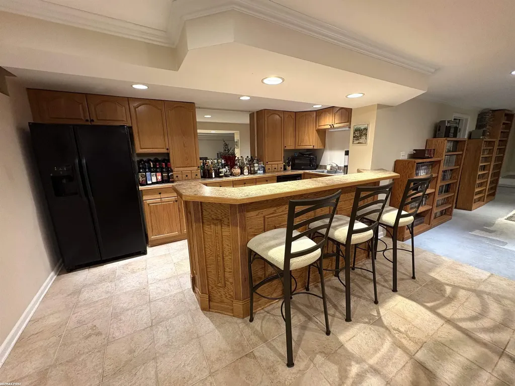 1734 Snowden Circle Rochester Hills City MI 48306