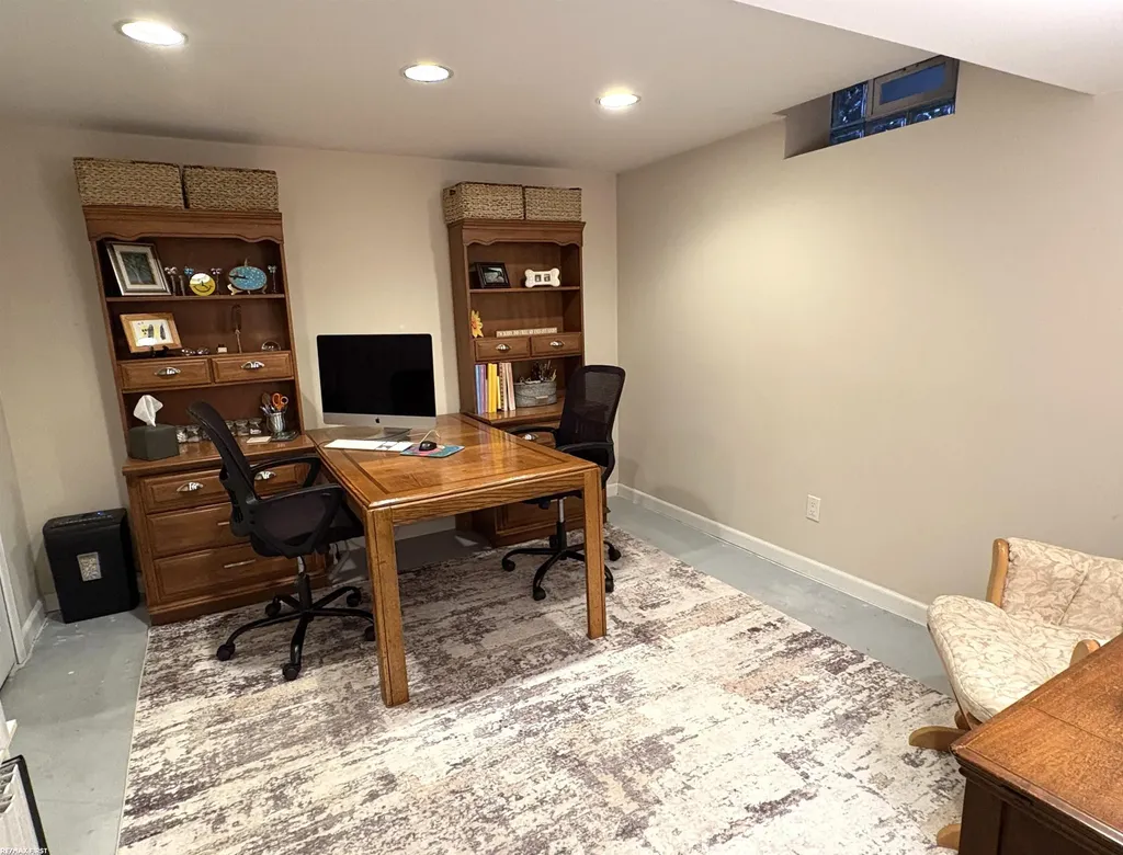 1734 Snowden Circle Rochester Hills City MI 48306