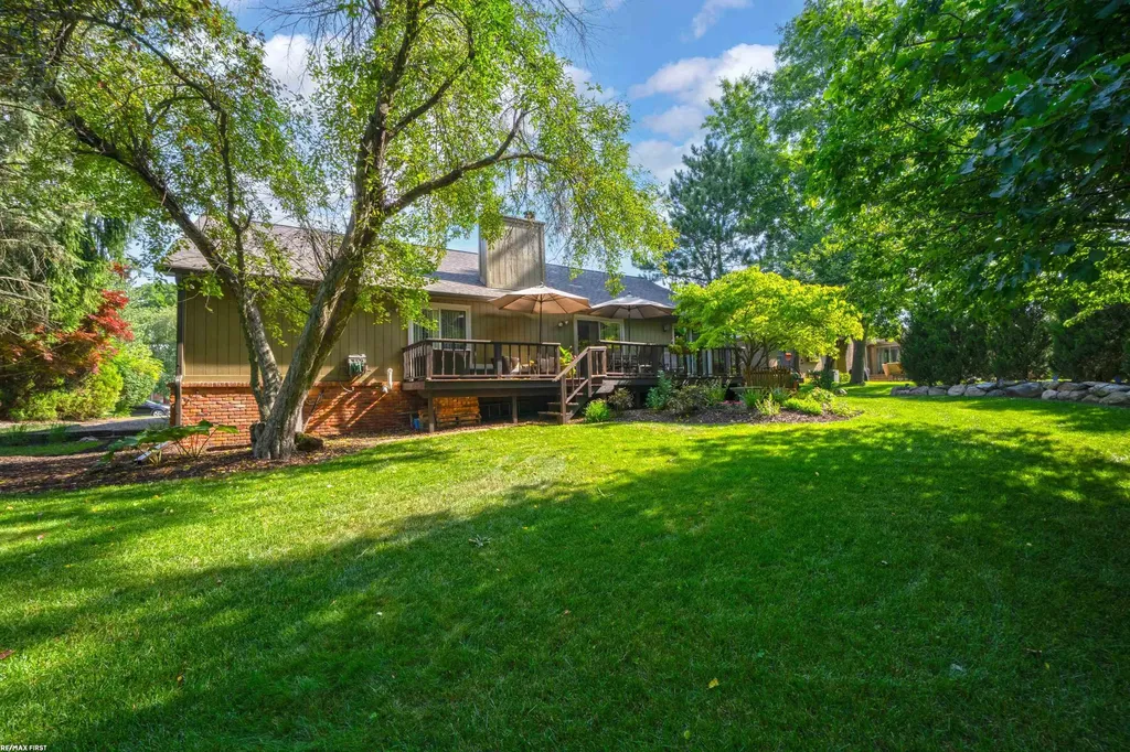 1734 Snowden Circle Rochester Hills City MI 48306