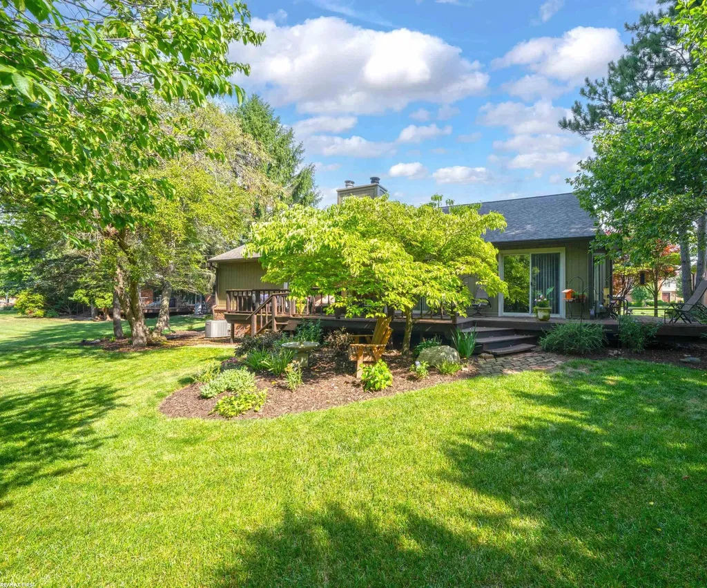 1734 Snowden Circle Rochester Hills City MI 48306