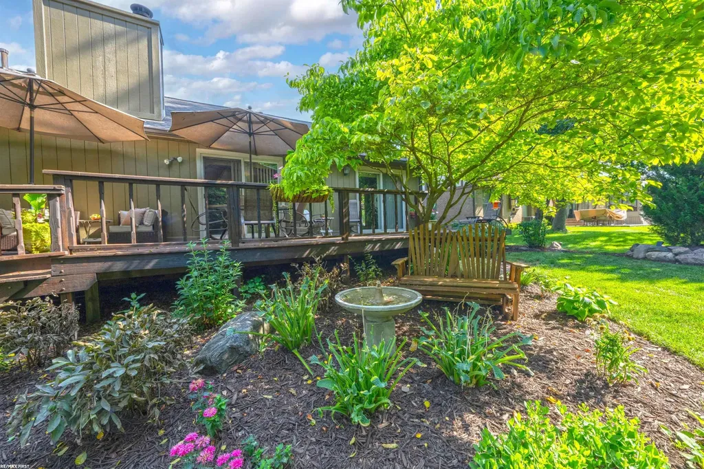1734 Snowden Circle Rochester Hills City MI 48306