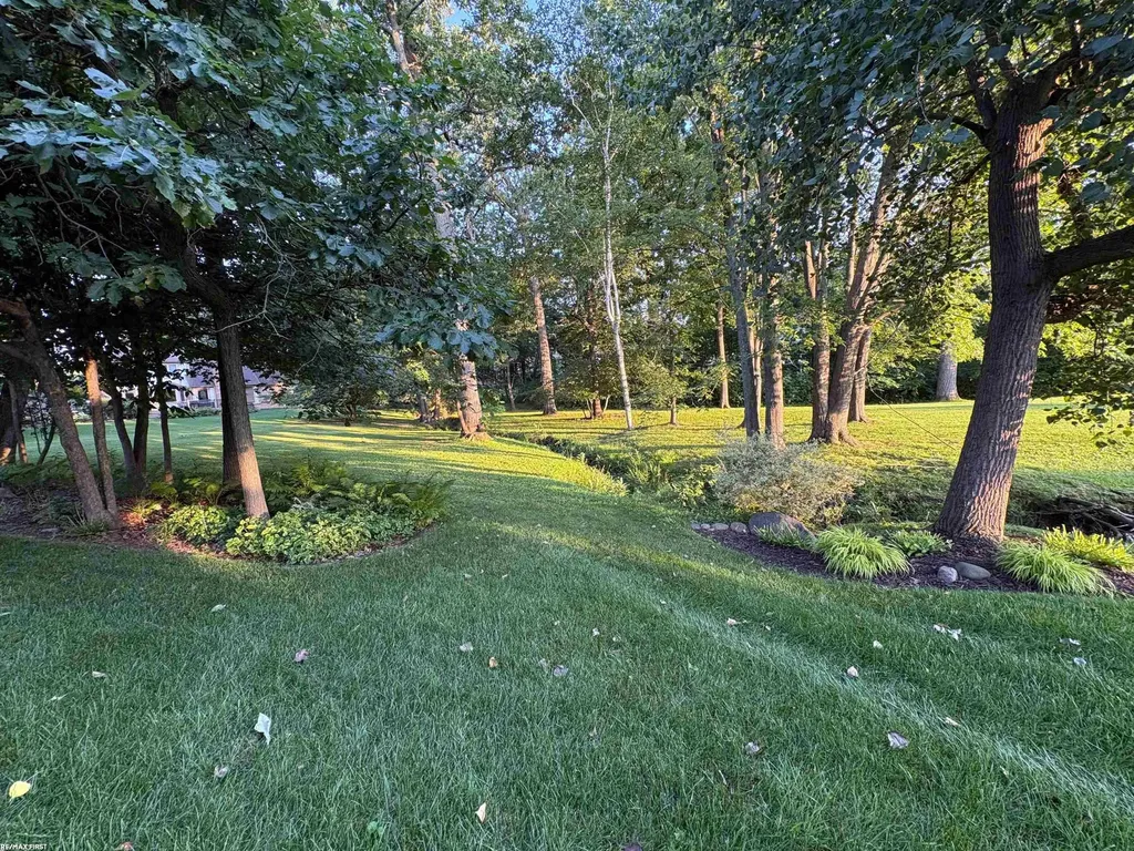 1734 Snowden Circle Rochester Hills City MI 48306
