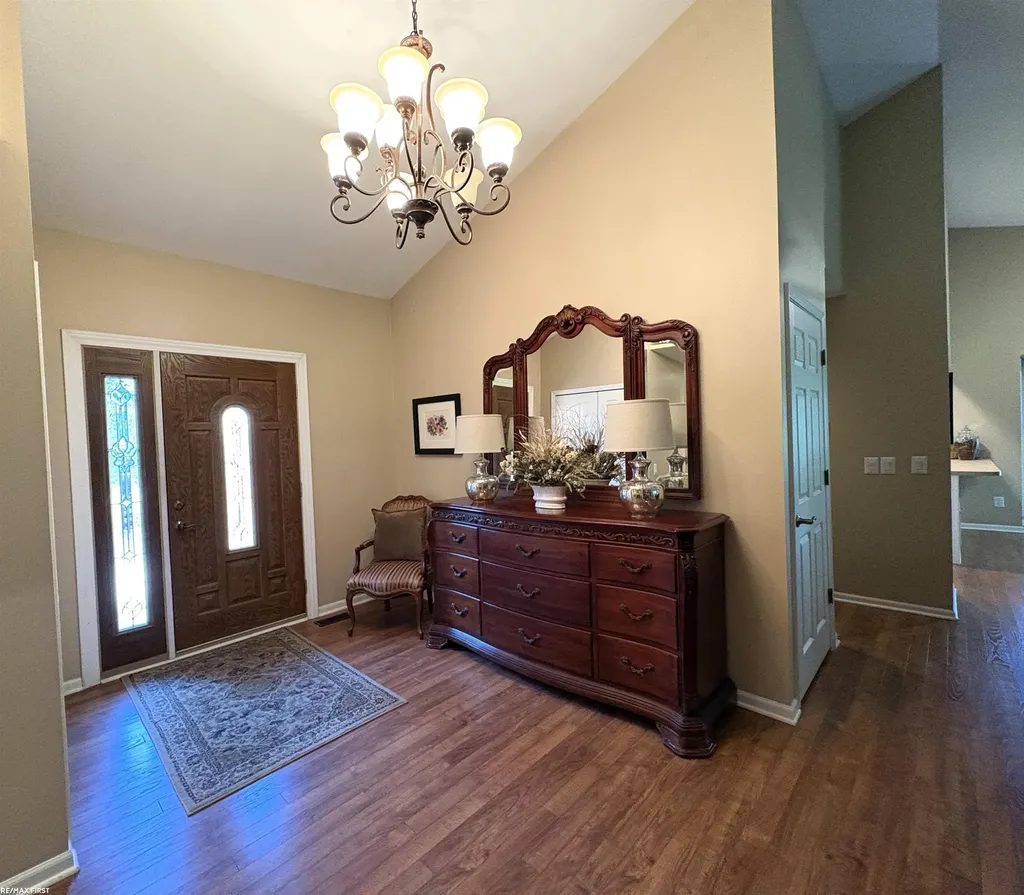 1734 Snowden Circle Rochester Hills City MI 48306