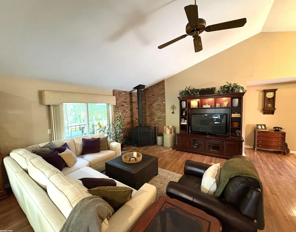 1734 Snowden Circle Rochester Hills City MI 48306
