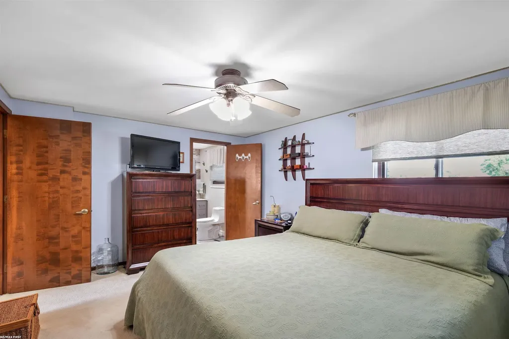 34321 Jefferson Avenue Harrison Charter Township MI 48045