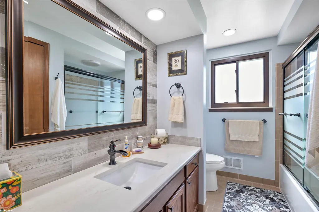 34321 Jefferson Avenue Harrison Charter Township MI 48045