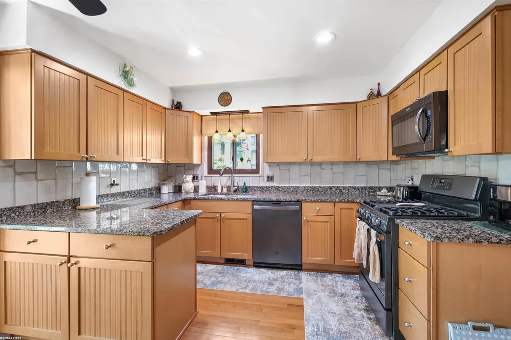 34321 Jefferson Avenue Harrison Charter Township MI 48045