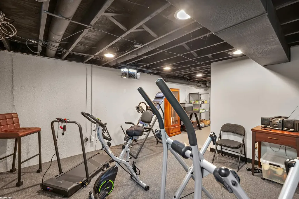 34321 Jefferson Avenue Harrison Charter Township MI 48045