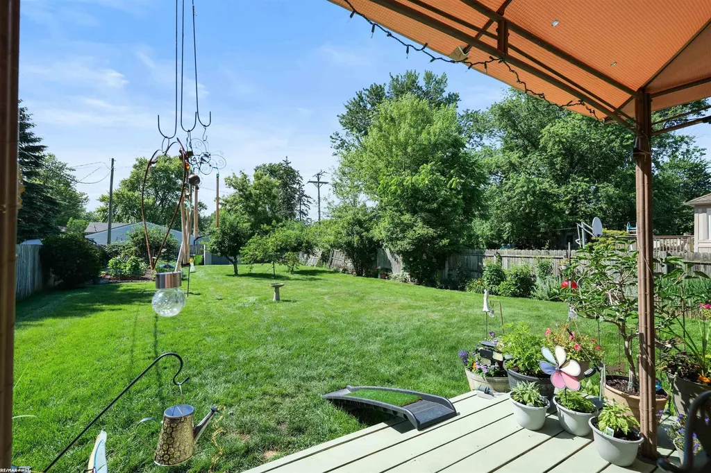 34321 Jefferson Avenue Harrison Charter Township MI 48045