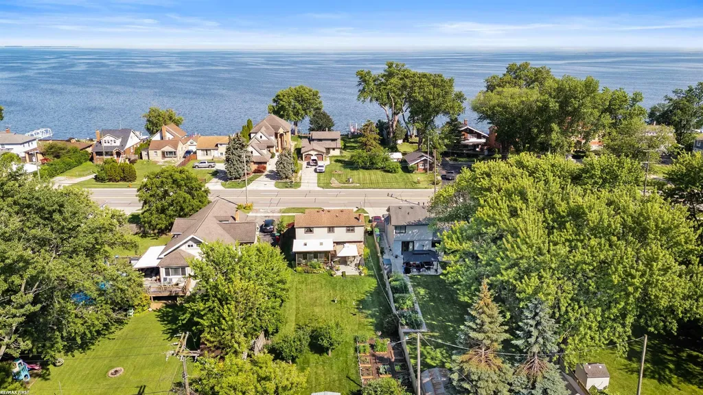 34321 Jefferson Avenue Harrison Charter Township MI 48045