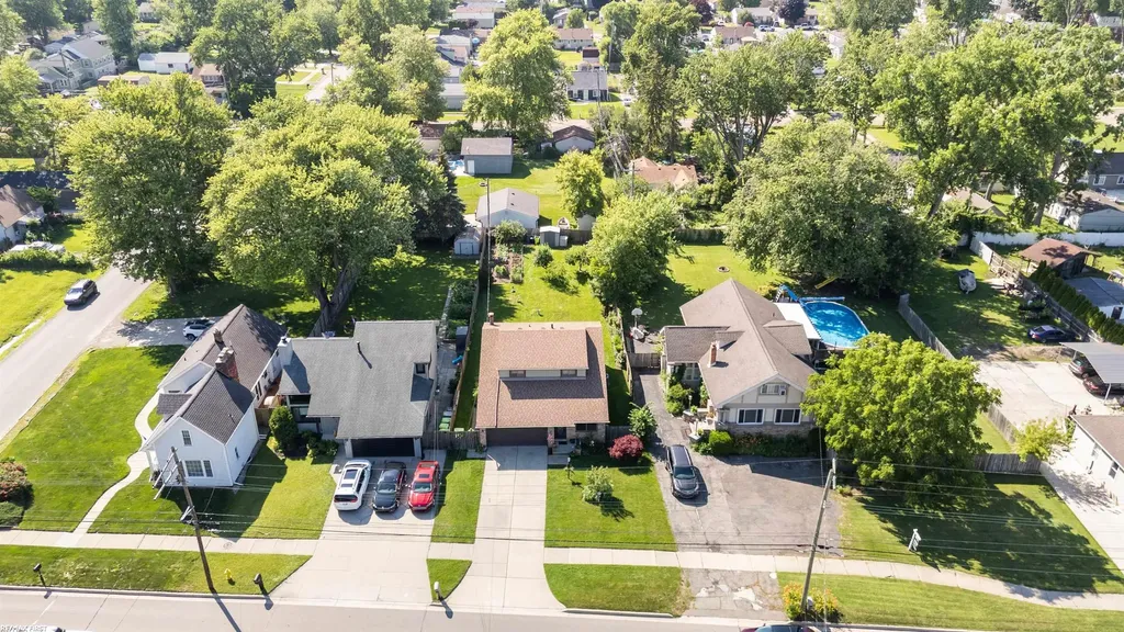 34321 Jefferson Avenue Harrison Charter Township MI 48045