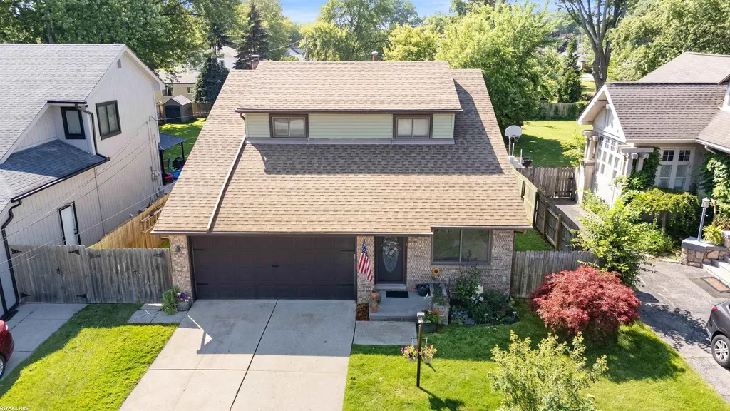 34321 Jefferson Avenue Harrison Charter Township MI 48045