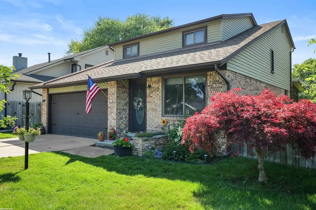 34321 Jefferson Avenue Harrison Charter Township MI 48045