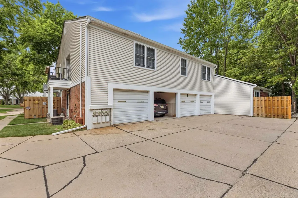 24746 Meadow Creek Drive Harrison Charter Township MI 48045