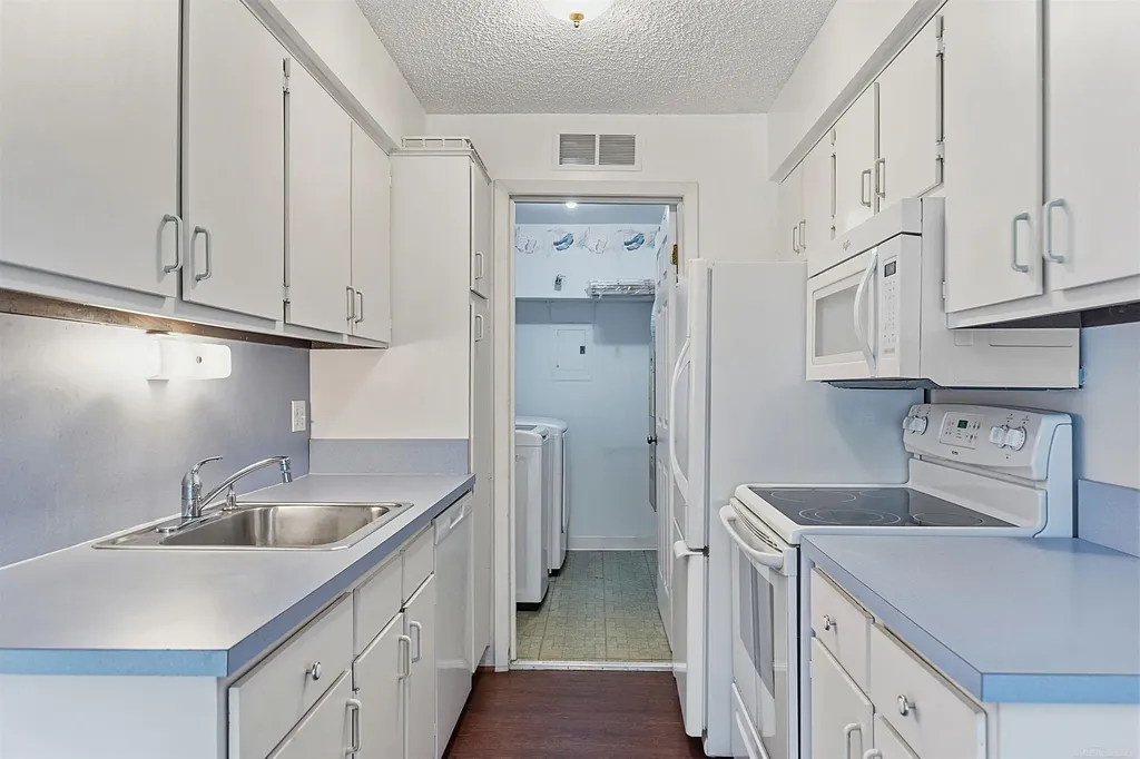 24746 Meadow Creek Drive Harrison Charter Township MI 48045