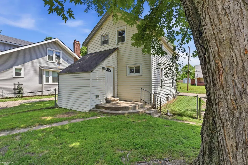 57 N Johnson Street Pontiac City MI 48341