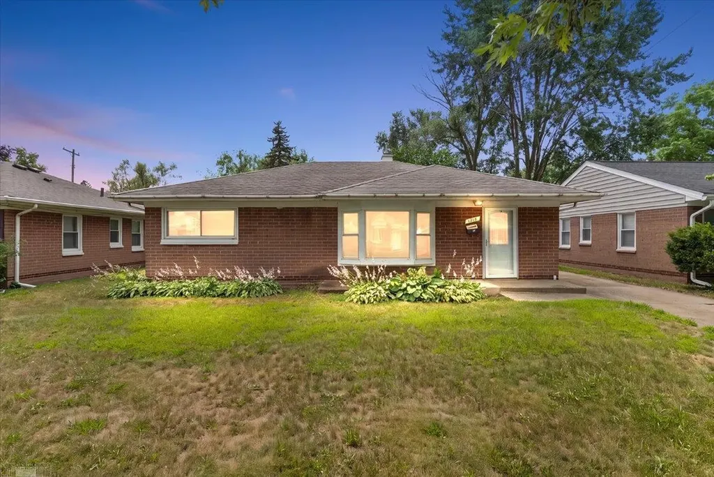 1218 E Hudson Avenue Madison Heights City MI 48071