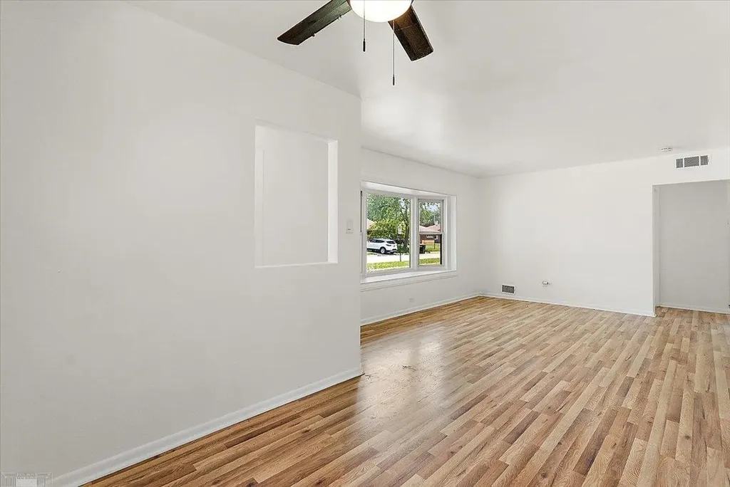 1218 E Hudson Avenue Madison Heights City MI 48071